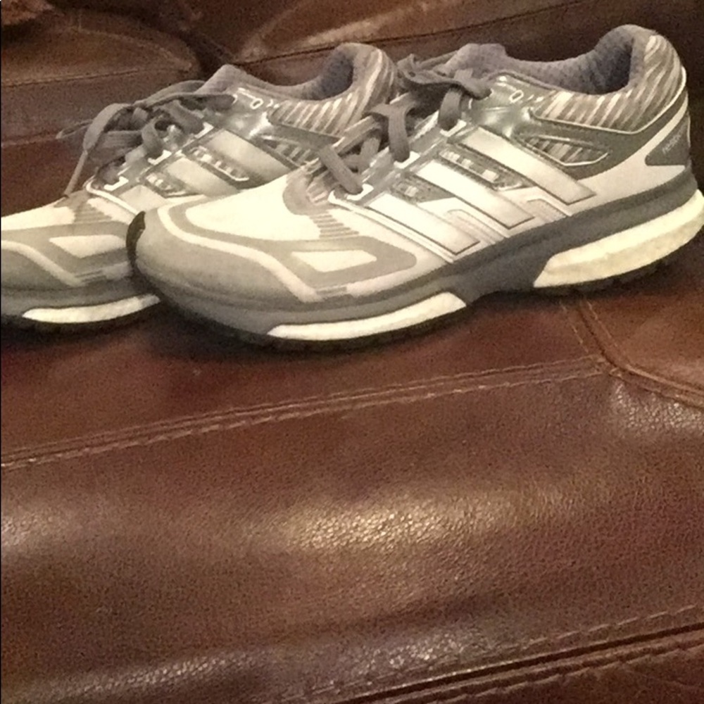 Adidas size 7 men's shoe fits a woman size 8.5