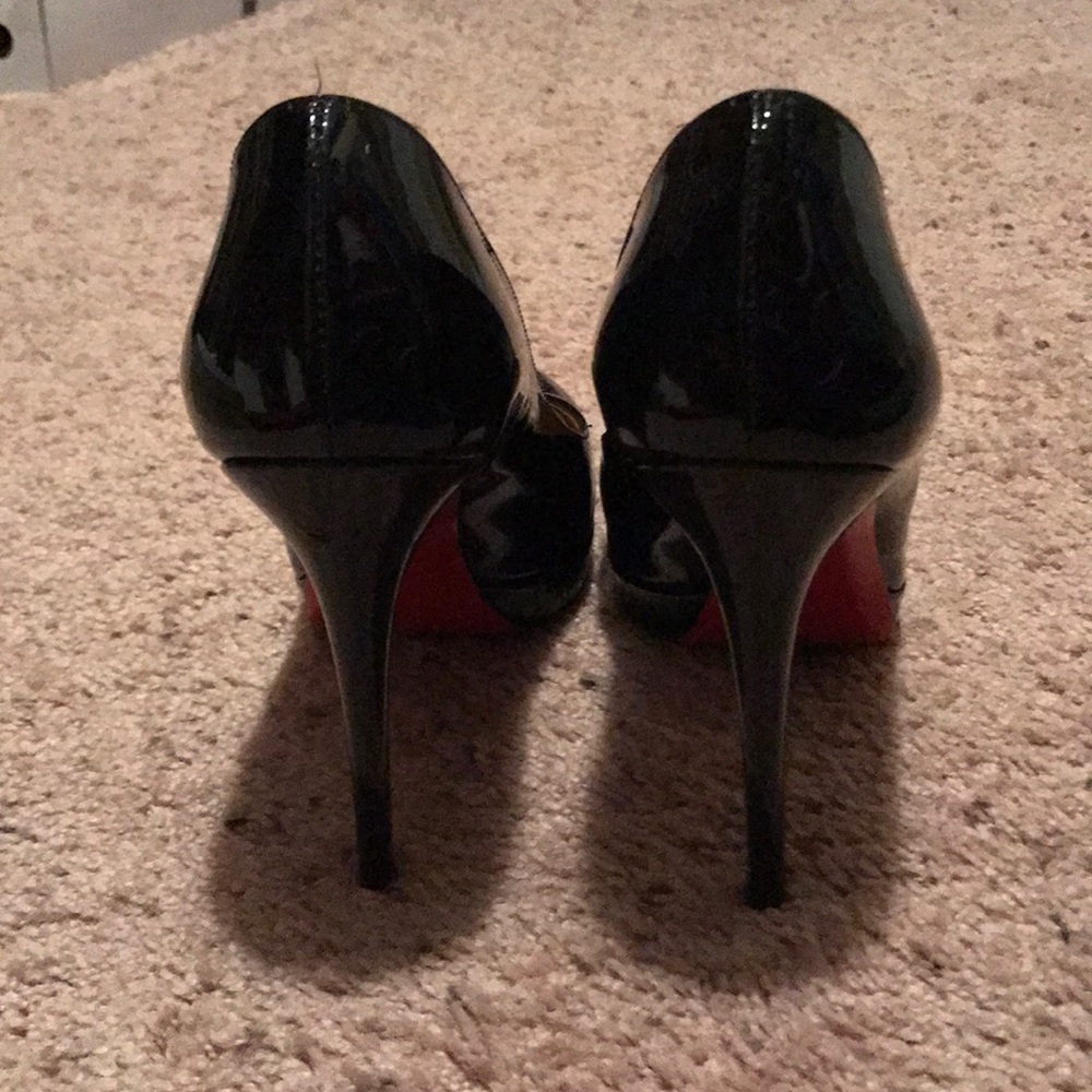 Christian Louboutin Black Patent Pump - Picture 3 of 8