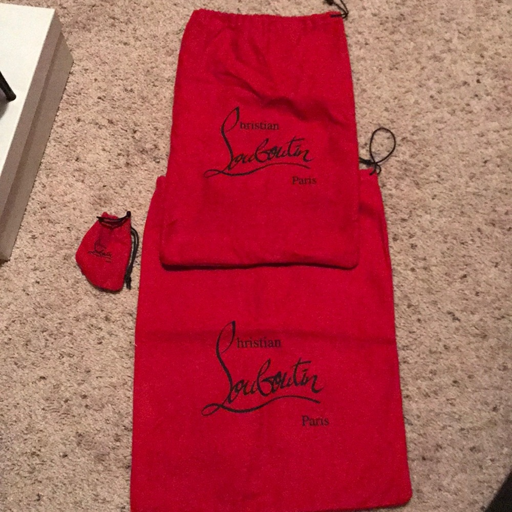 Christian Louboutin Black Patent Pump - Picture 4 of 8