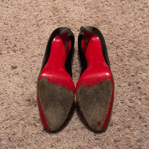 Christian Louboutin Black Patent Pump - Picture 2 of 8