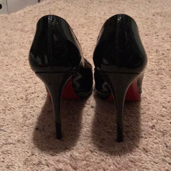 Christian Louboutin Black Patent Pump - Picture 3 of 8