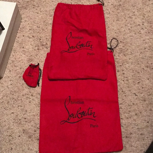 Christian Louboutin Black Patent Pump - Picture 4 of 8