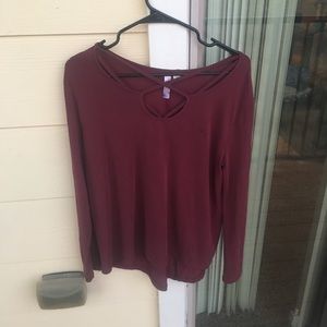 A cute maroon top with a strappy neck!!❤️❤️