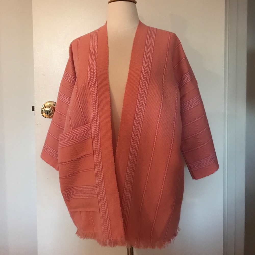 Pink knitted knitted robe in hand woven fabric