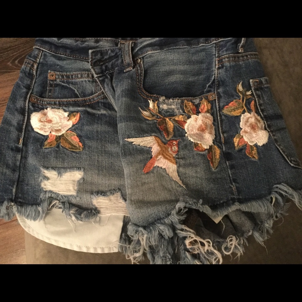 SOLD: American Eagle Festival shorts - Picture 4 of 4