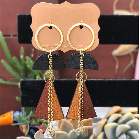 Eye In The Sky Boutique Jewelry - 💄Boutique Gold Dangle Earrings