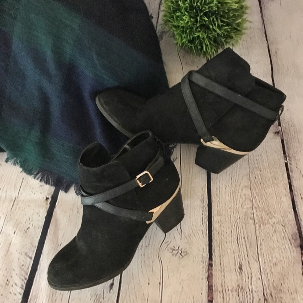 FOREVER 21 • Suede Booties