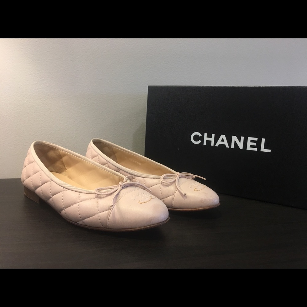 Authentic Chanel Flats Pre-Owned.