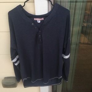 A cute blue long sleeve top!!💓🌺