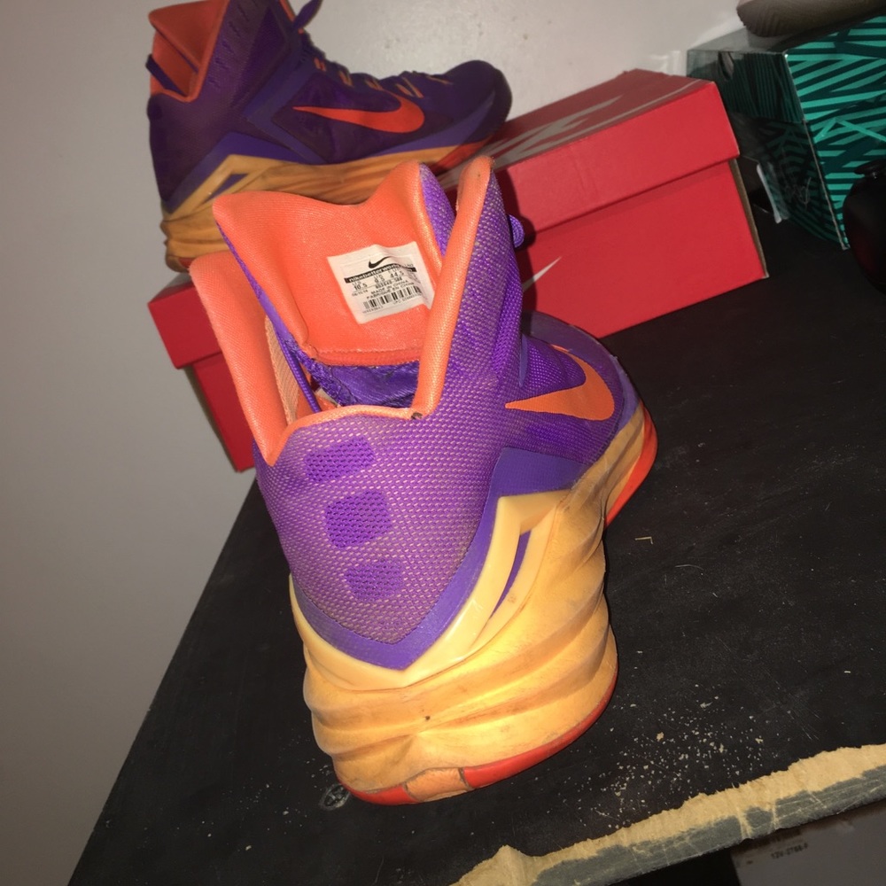 Nike Hyperdunks - Picture 2 of 2
