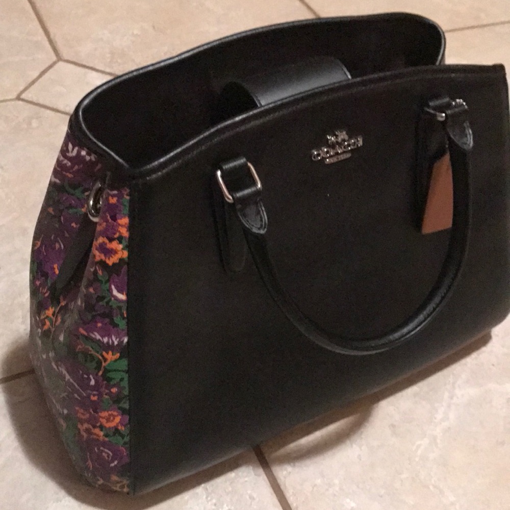 New coach purse with tags