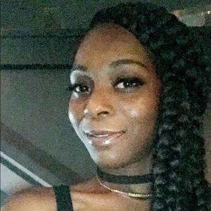 Meet your Posher, Denise