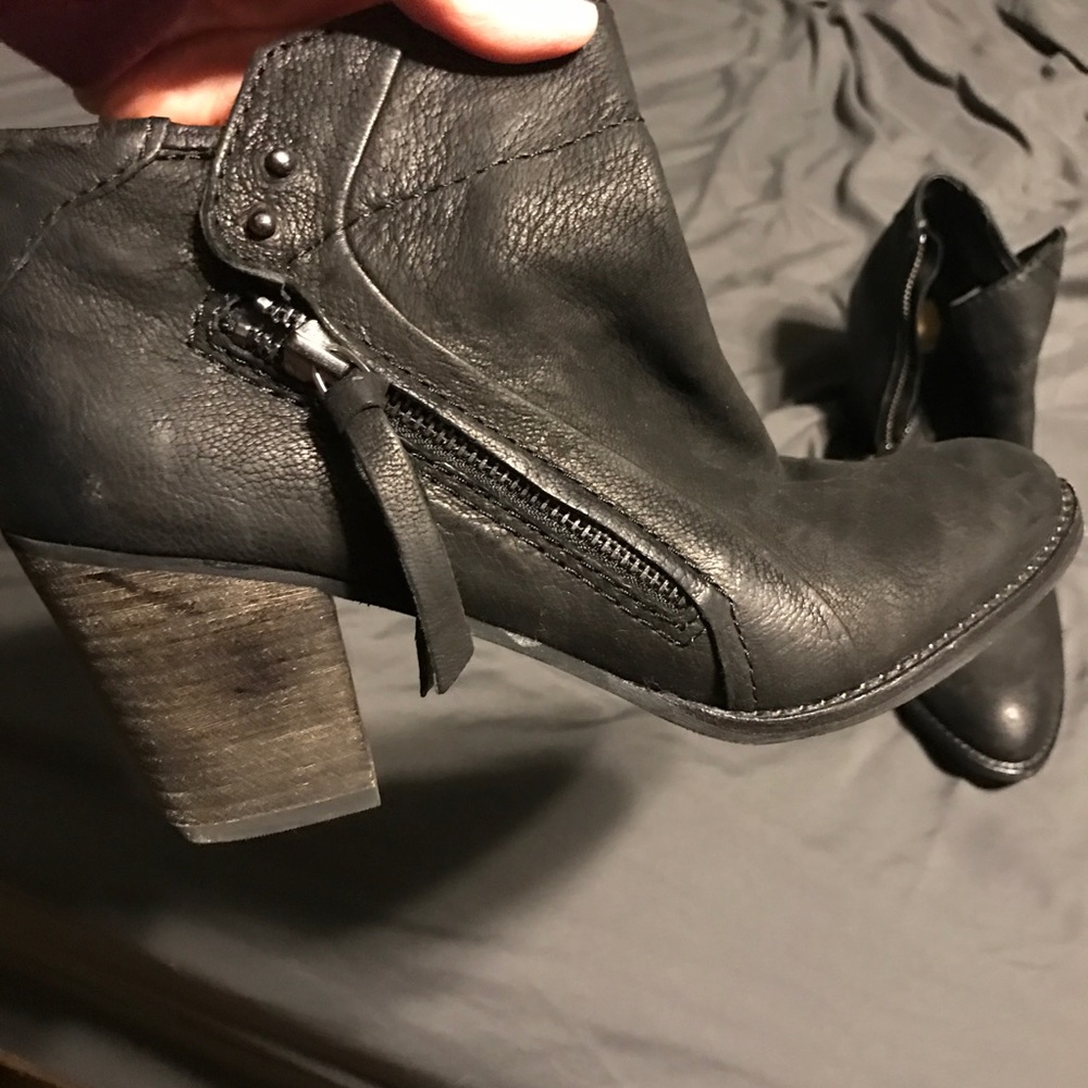 Black dolce vita booties