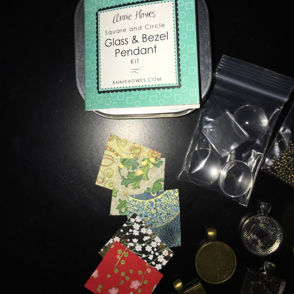 Annie Howes Glass & Bezel Pendant Kit