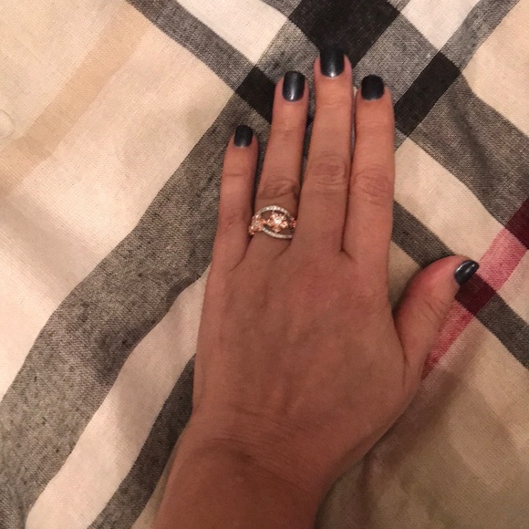 Sterling silver ring with rose gold flowers. - Picture 3 of 4