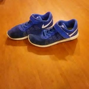 Boys Nike Flex Fury 2 size 3youth
