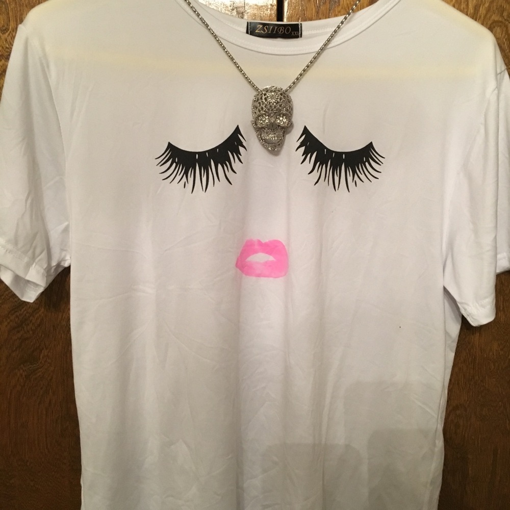 🔥FINAL SALE🔥 “Eyelash & Lipstick lips” Tshirt