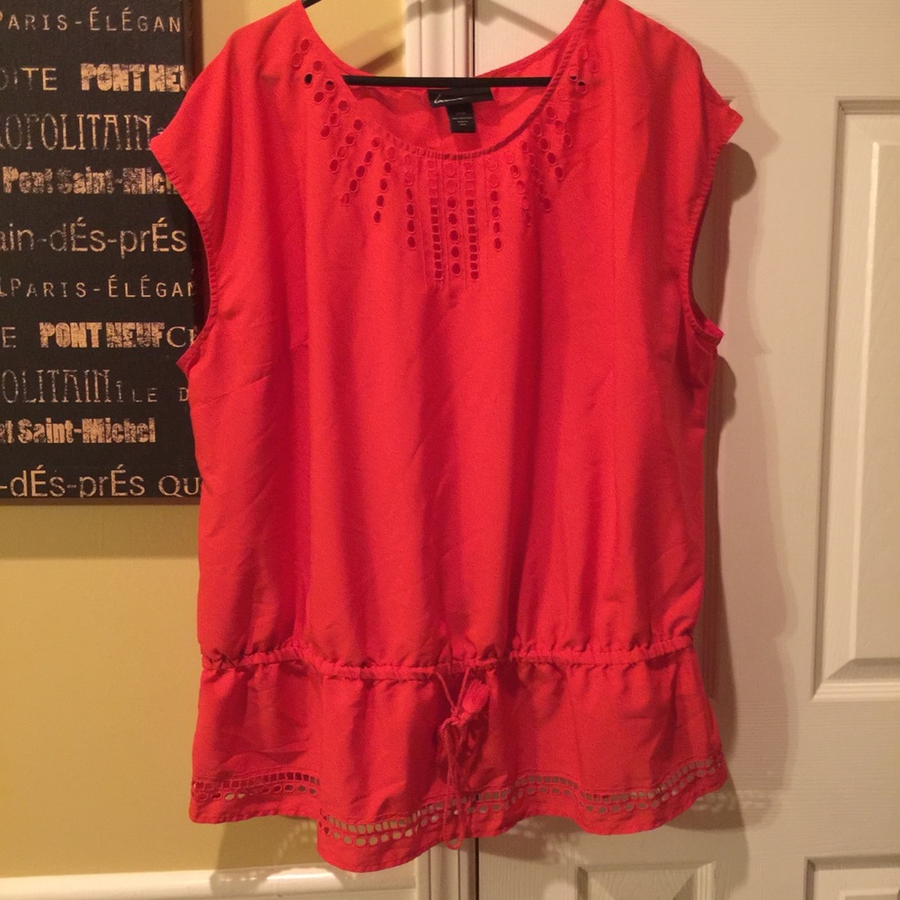 Light weight blouse great with leggings