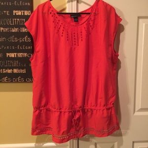 Light weight blouse great with leggings