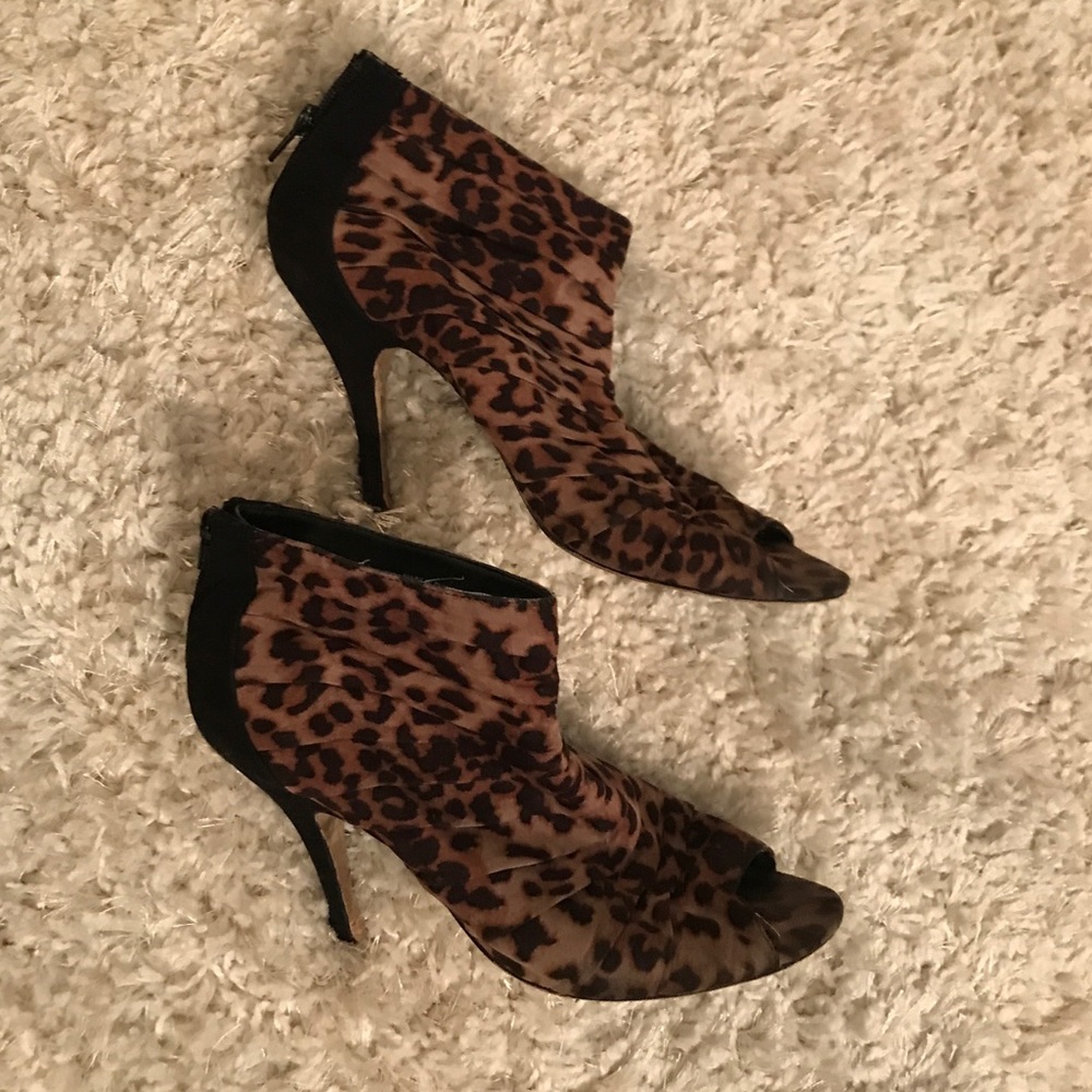 FOREVER 21 Leopard Print Peep Toe Booties Size 10