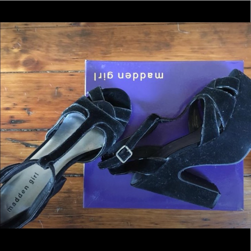 Steve Madden girl stacked sandals New in box