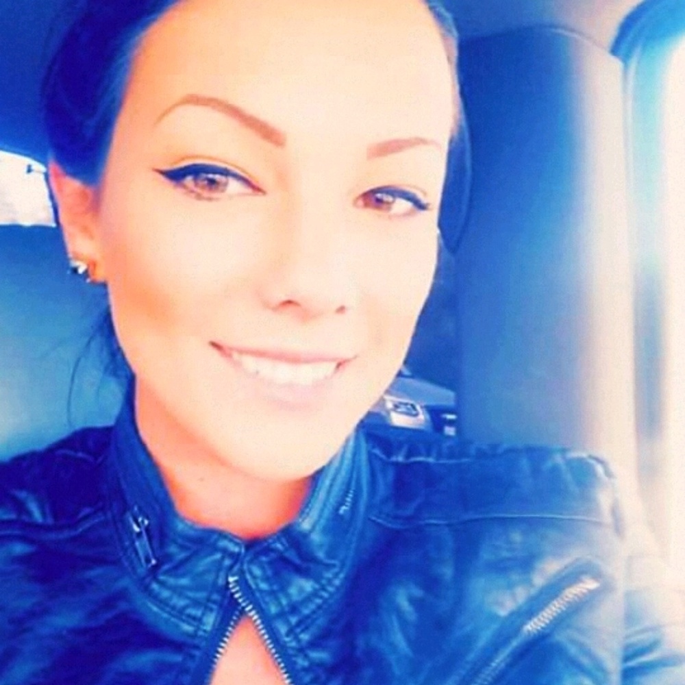 Meet your Posher, Cassandra