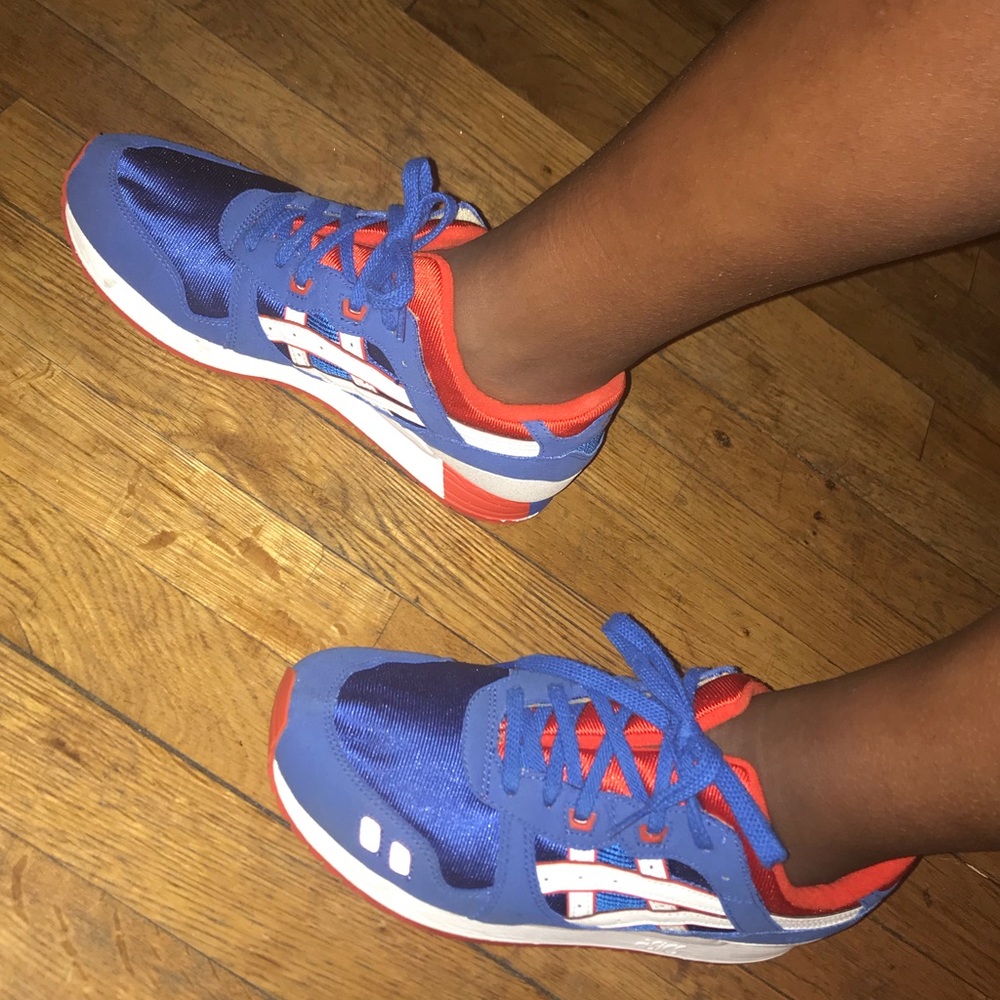 WOMEN SNEAKERS