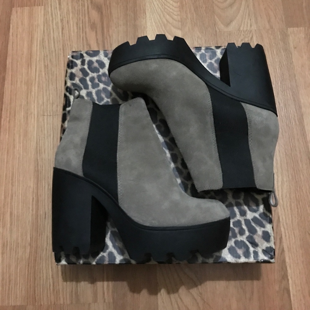 River Island Suede Grey-Dark Platform Chelsea Boot