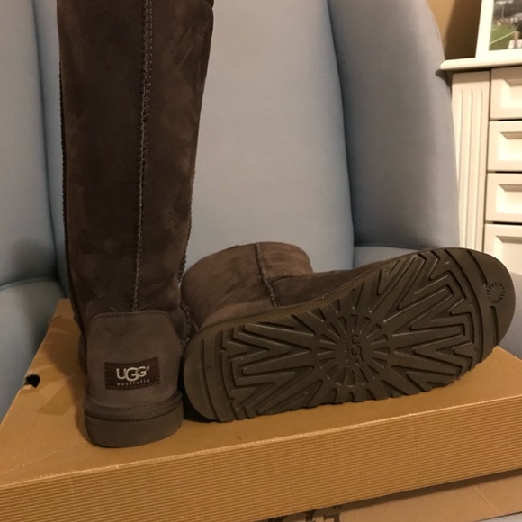 Uggs - Picture 2 of 3