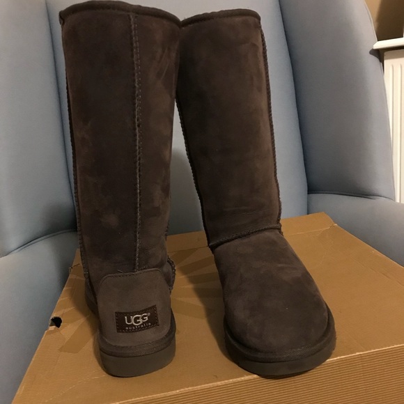Uggs - Picture 3 of 3