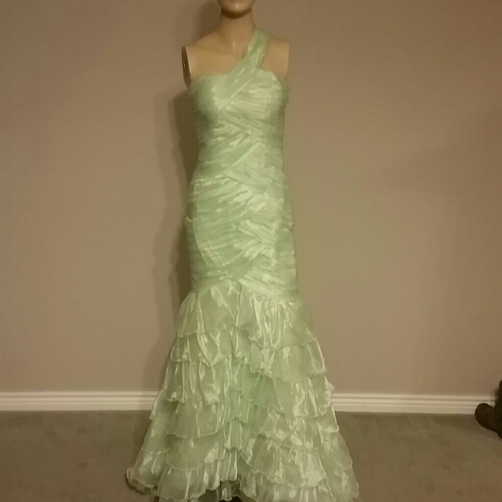 Beautiful mermaid prom dress size 2