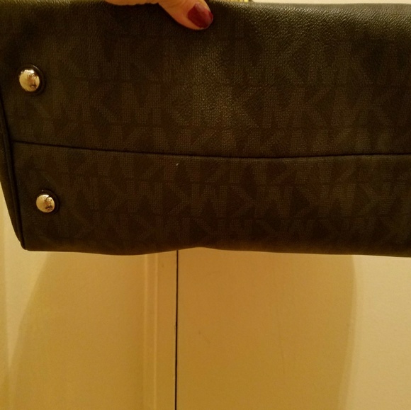 Black Michael kors satchel with silver hardware - Picture 3 of 11