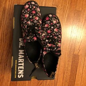 Dr. Martens Aldgate shoes. Adorable floral pattern