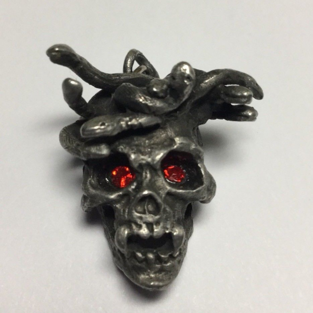 Medusa Vampire Skull Pendant w/ Red Eyes