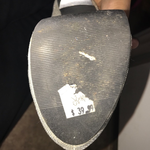 Silver Heels - Picture 2 of 3