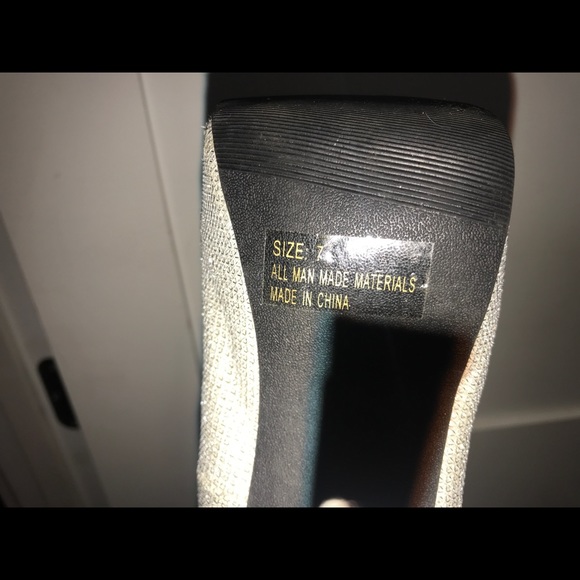 Silver Heels - Picture 3 of 3