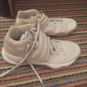 Kyrie 2s size 11.5