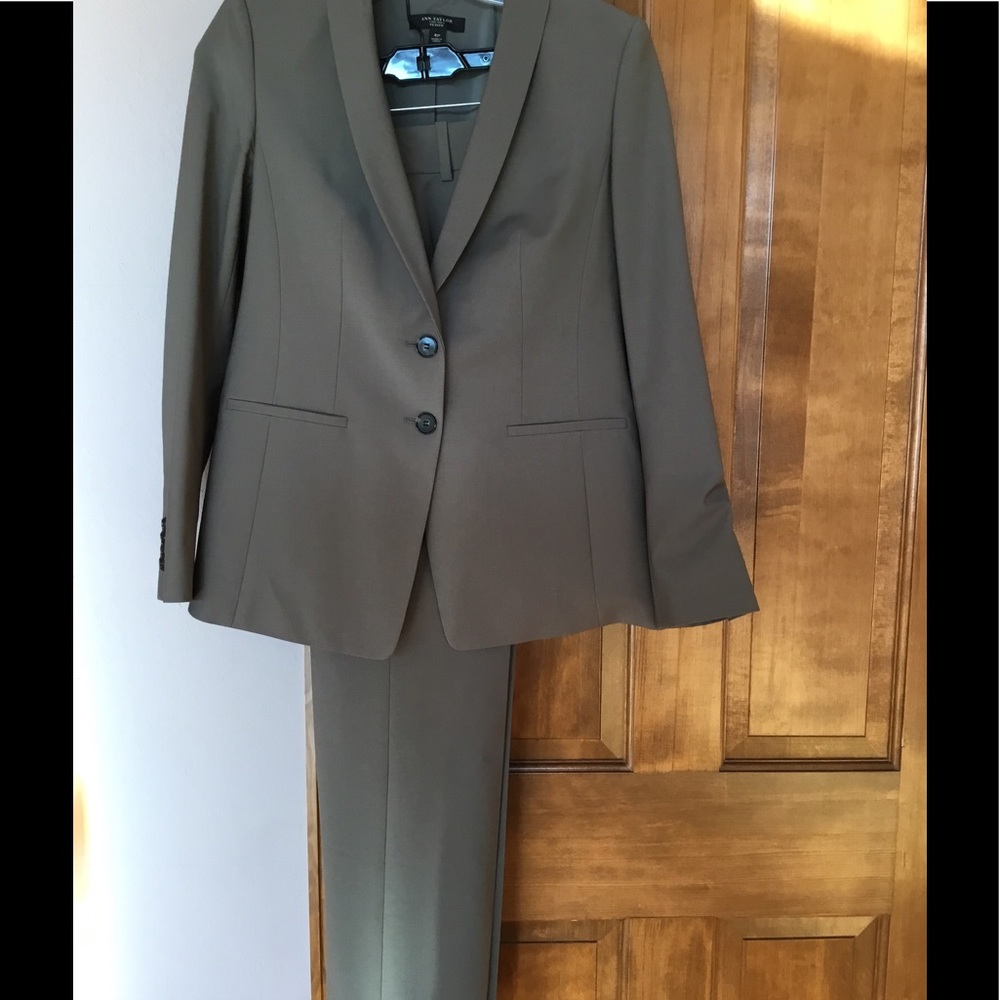 Ann Taylor 2 piece Suit