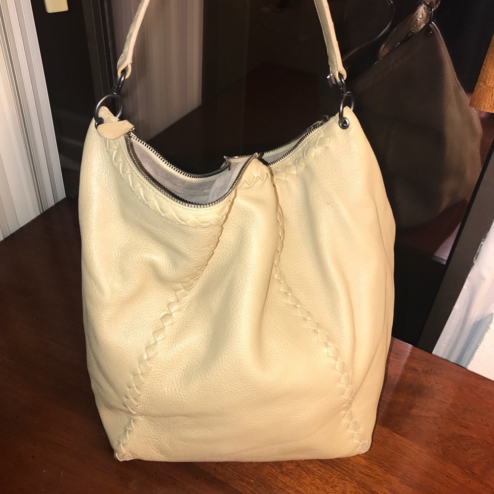 Beautiful BOTTEGA VENETA bag