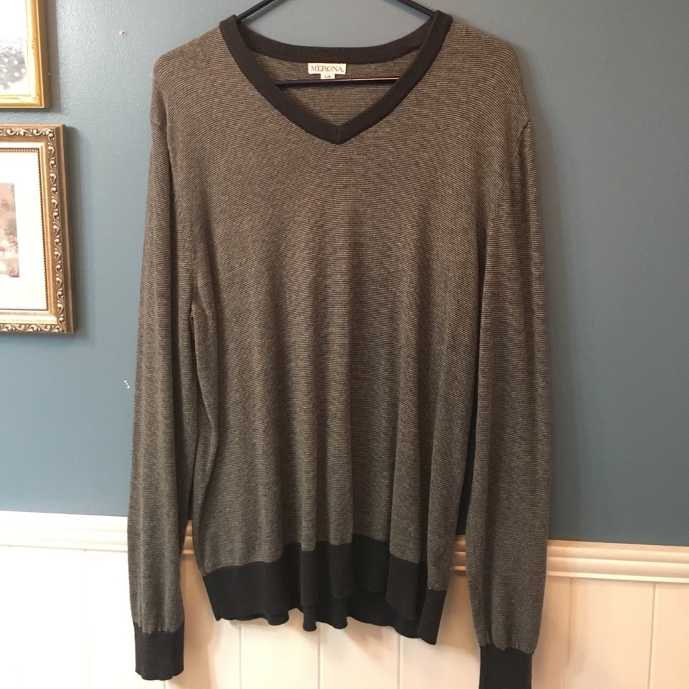 Men's V neck pin striped sweater