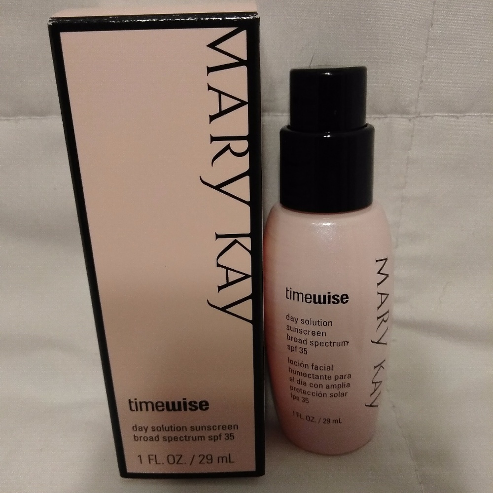 Mary Kay Day Solution Sunscreen Broad Spectrum SPF