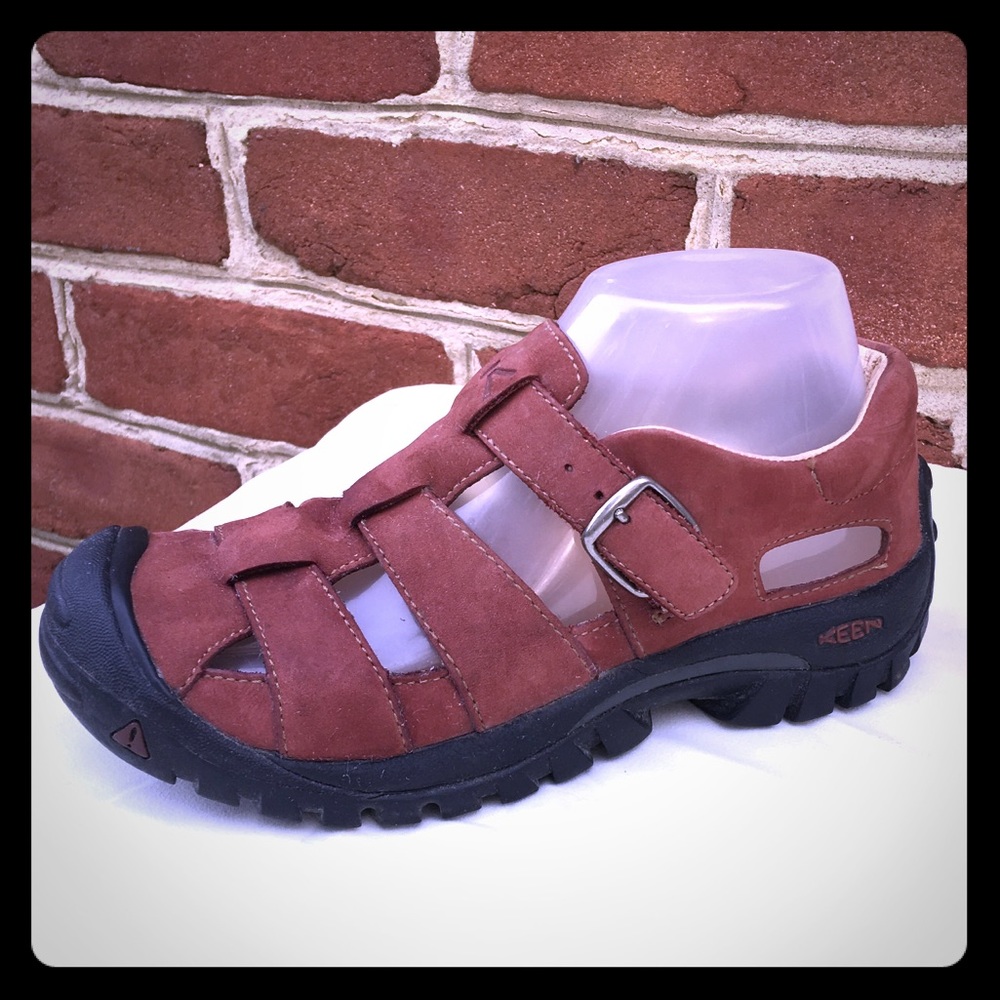 Suede keen sandal
