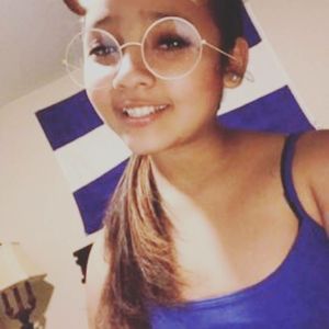 Meet your Posher, Roxana