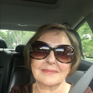 Meet your Posher, Maria l.