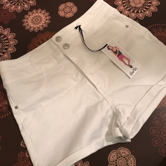 Size 9 or Size 11 NEW White Super Soft Shorts - Picture 2 of 4