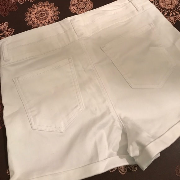 Size 9 or Size 11 NEW White Super Soft Shorts - Picture 4 of 4