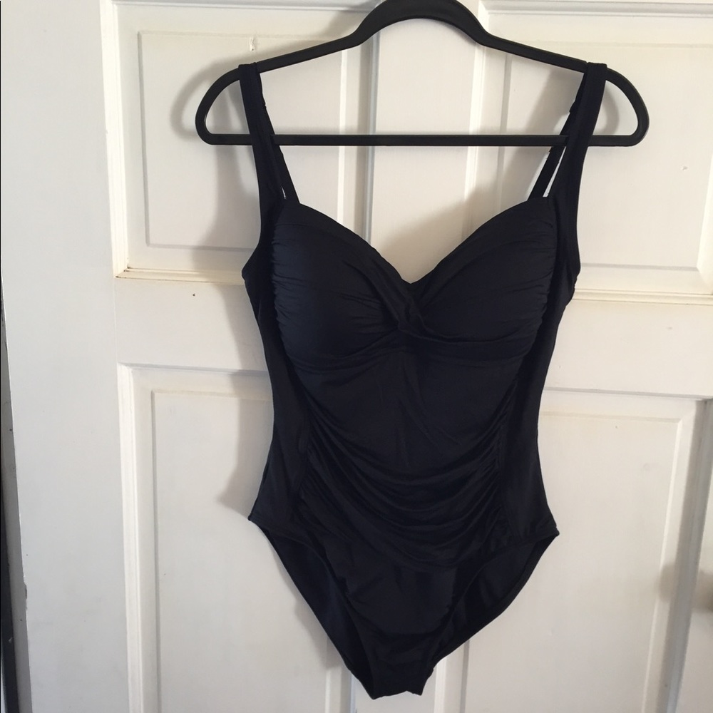 SOLD.  La Blanca Bathing Suit EUC