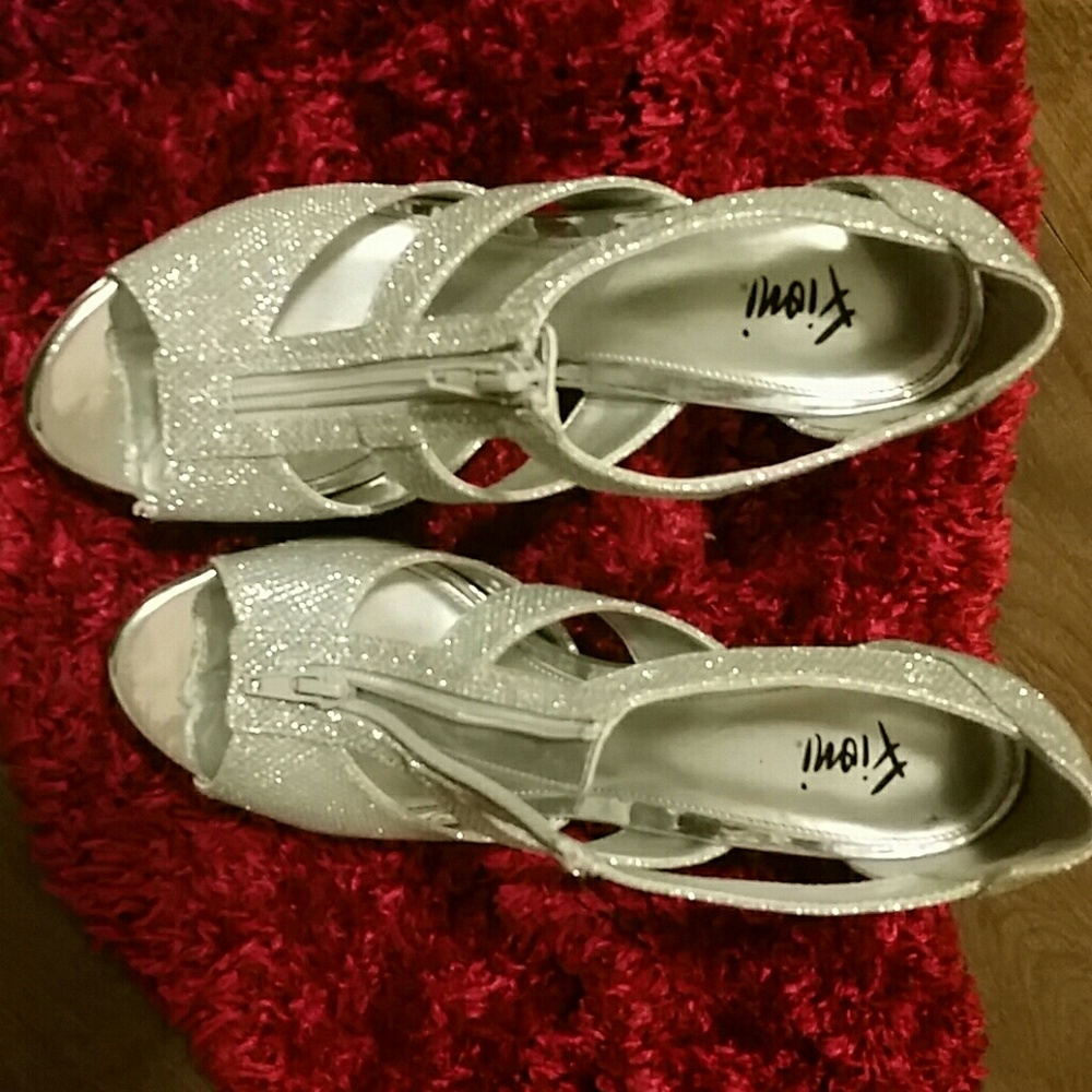 Size 8 fioni heels