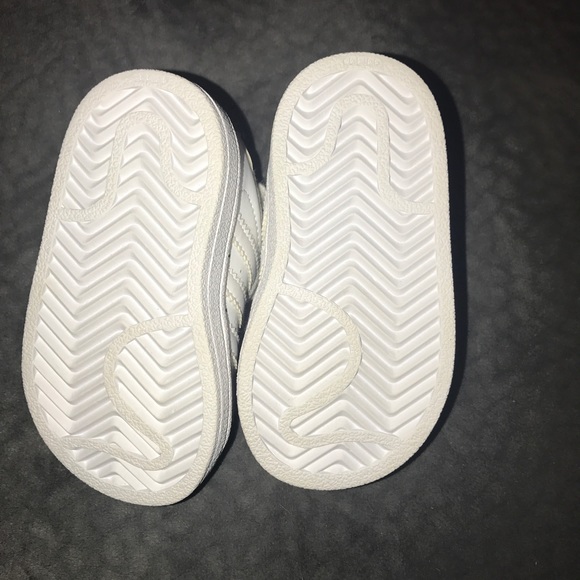 All white original superstar Adidas. Size 4c - Picture 3 of 3