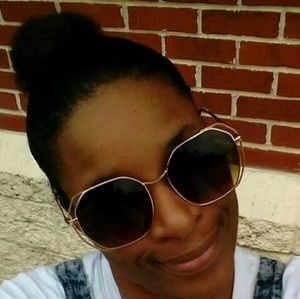 Meet your Posher, Karie